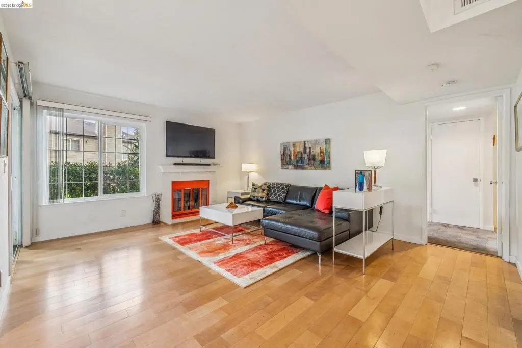 Condominium for sale at 440 Canyon Oaks Dr D, Oakland, CA featuring 1 bed and 1 bath