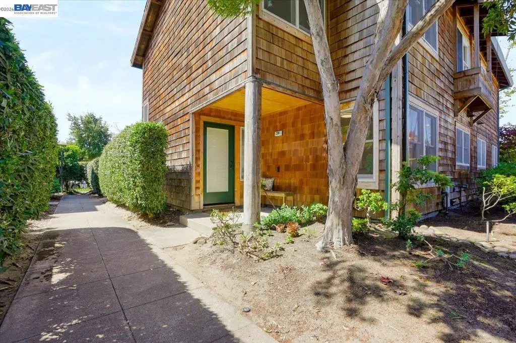 204 Centre Ct, Alameda, CA — listing photo 1