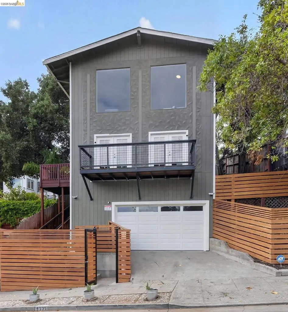 Single Family Residence for sale at 4535 Redding St, Oakland, CA featuring 3 beds and 3 baths