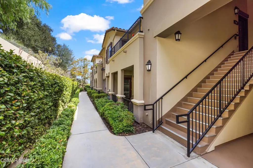 493 Country Club Drive 228, Simi Valley, CA — listing photo 1