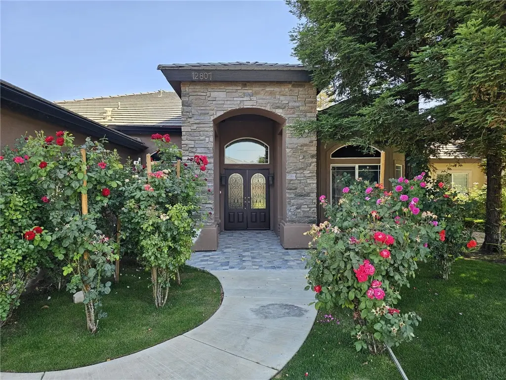 12807 Montbatten Pl, Bakersfield, CA — listing photo 1
