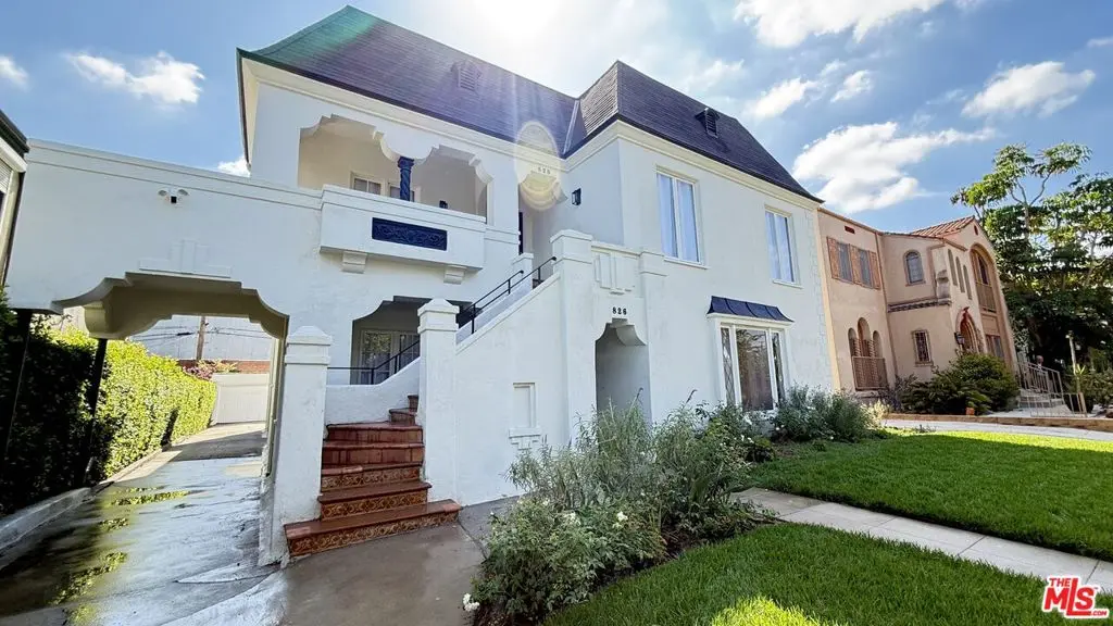 Condominium for rent at 828 S Detroit Street, Los Angeles, CA featuring 3 beds and 2 baths