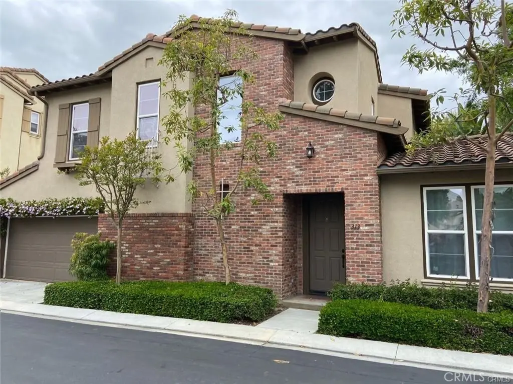 Condominium for rent at 313 Tall Oak, Irvine, CA featuring 3 beds and 3 baths