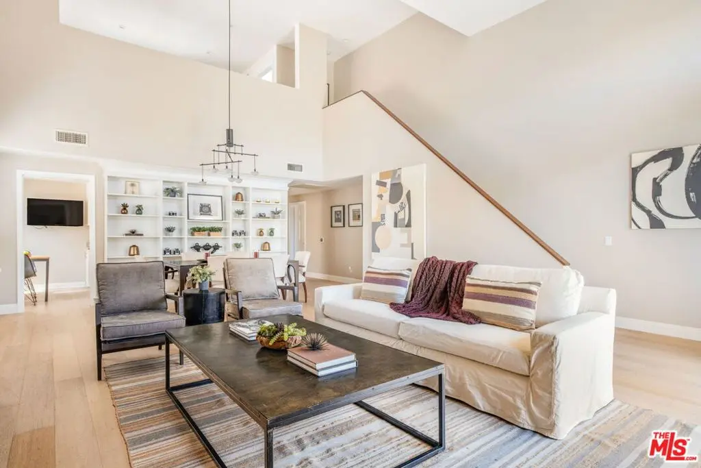 10511 Ashton Avenue 305, Los Angeles, CA — listing photo 1