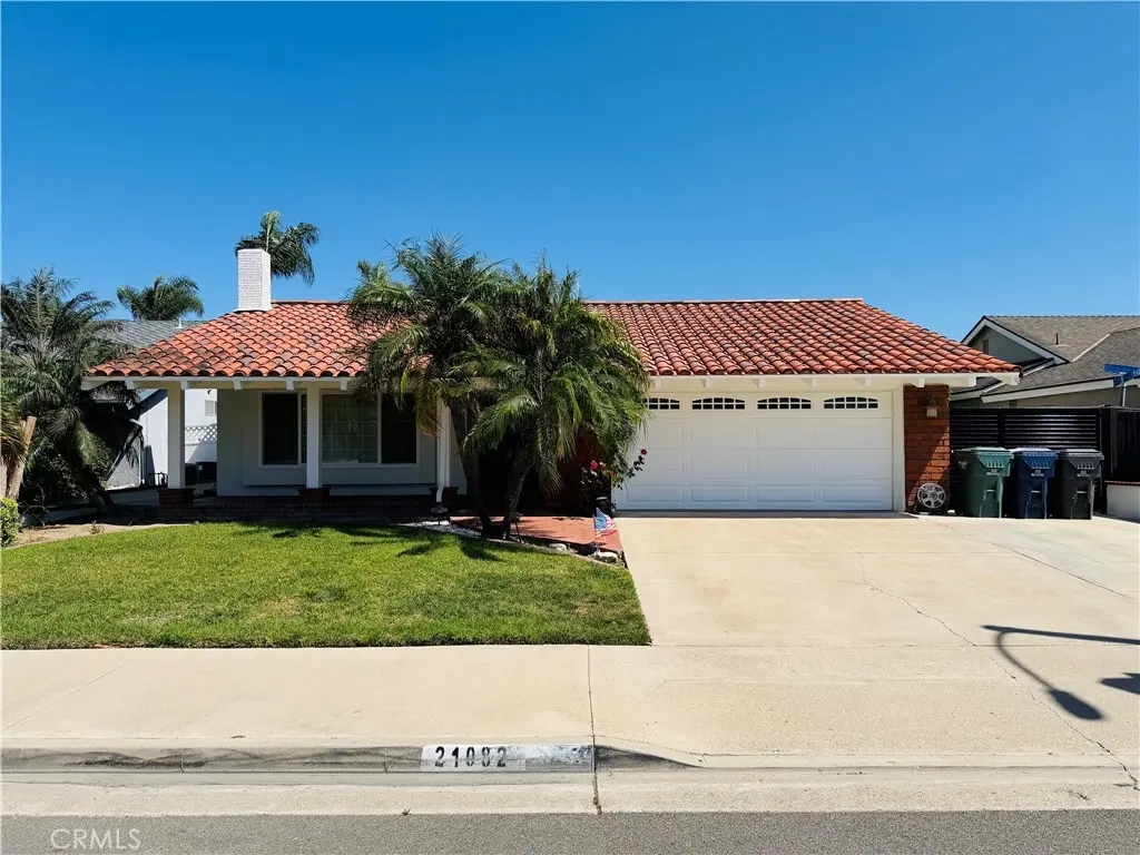 21082 Cocobana, Huntington Beach, CA — listing photo 1