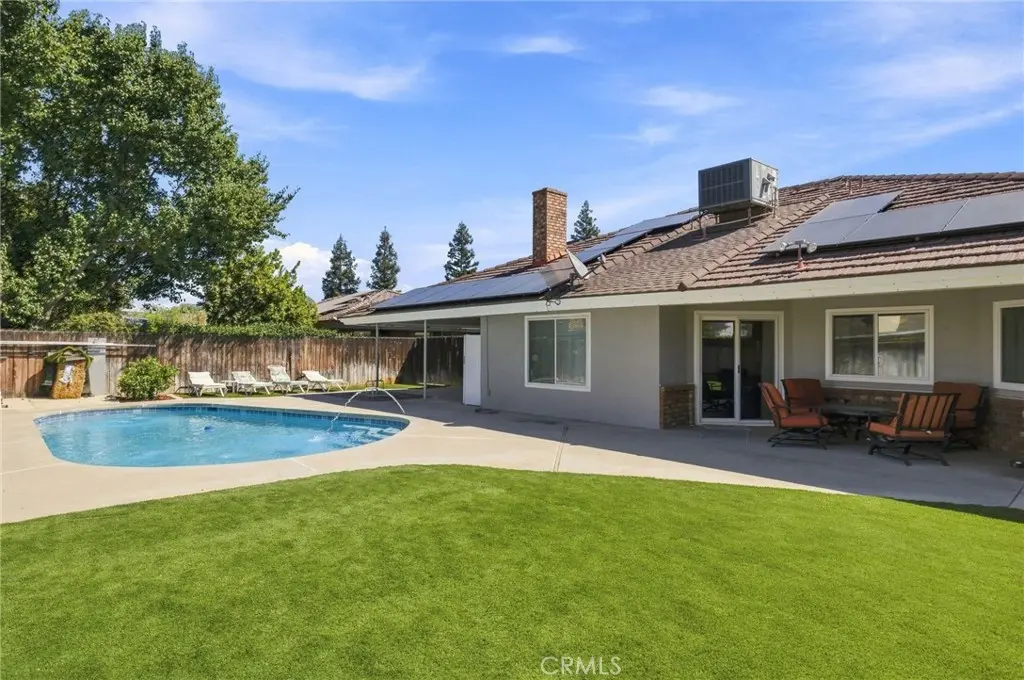 5101 Dewalt, Bakersfield, CA — listing photo 1