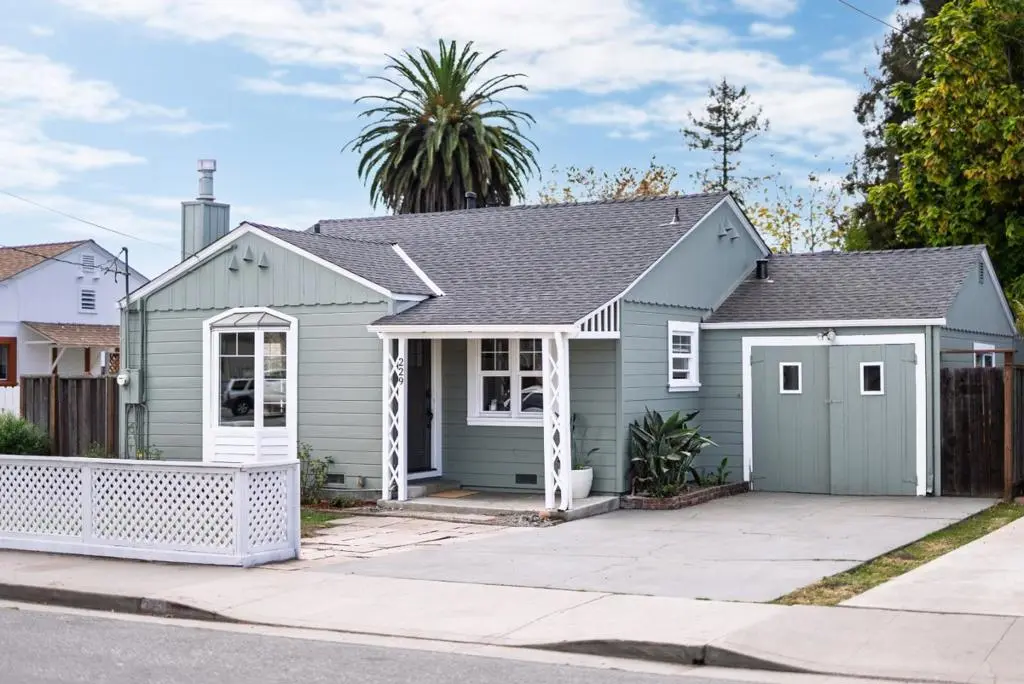 Single Family Residence for sale at 229 Poplar Avenue, Santa Cruz, CA featuring 2 beds and 1 bath