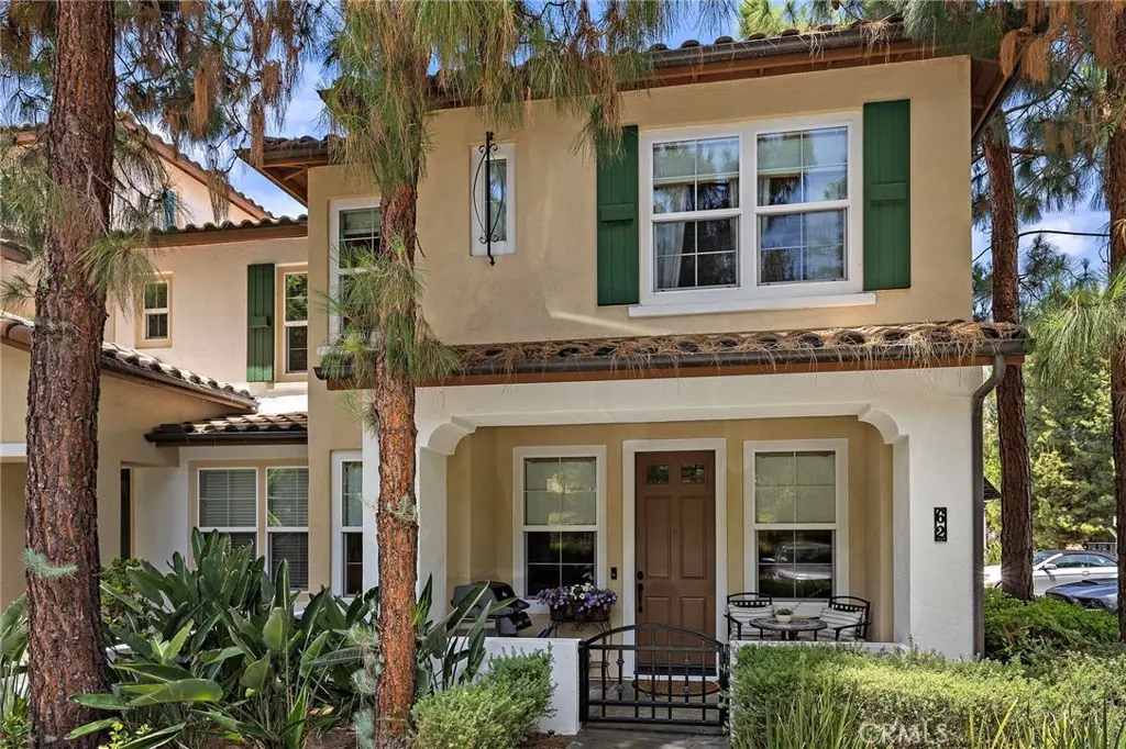 Townhouse for rent at 62 Dovetail, Irvine, CA featuring 3 beds and 3 baths
