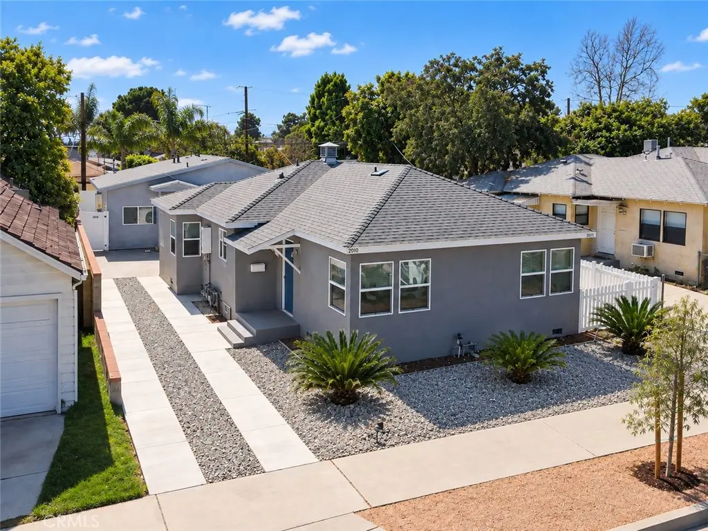 2002 W Victory, Burbank, CA — listing photo 1