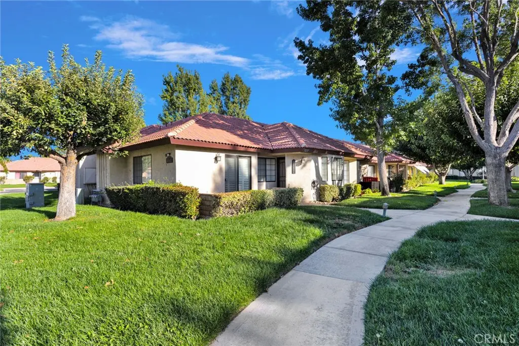 19237 Elm Drive, Apple Valley, CA — listing photo 1