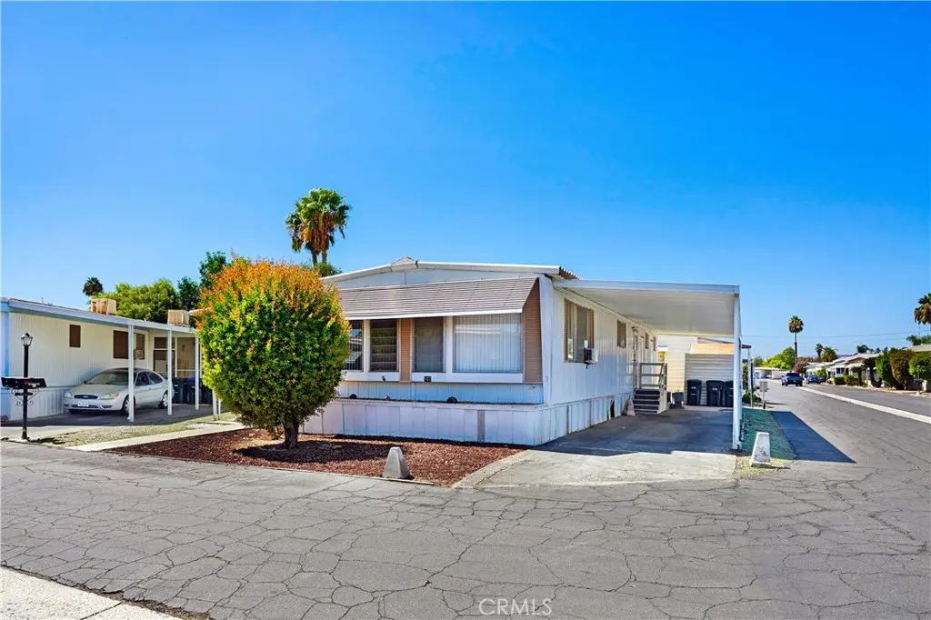 332 N Lyon Avenue 107, Hemet, CA — listing photo 1