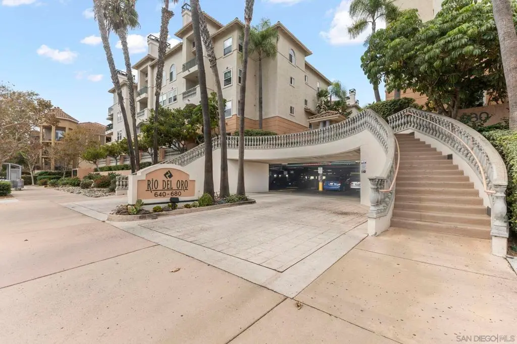 640 Camino De La Reina 1309, San Diego, CA — listing photo 1