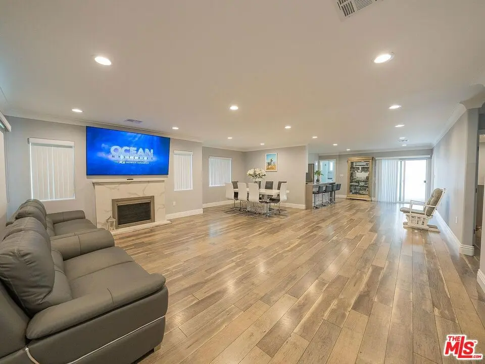 Single Family Residence for rent at 7001 Mammoth Avenue, Los Angeles, CA featuring 3 beds and 2 baths