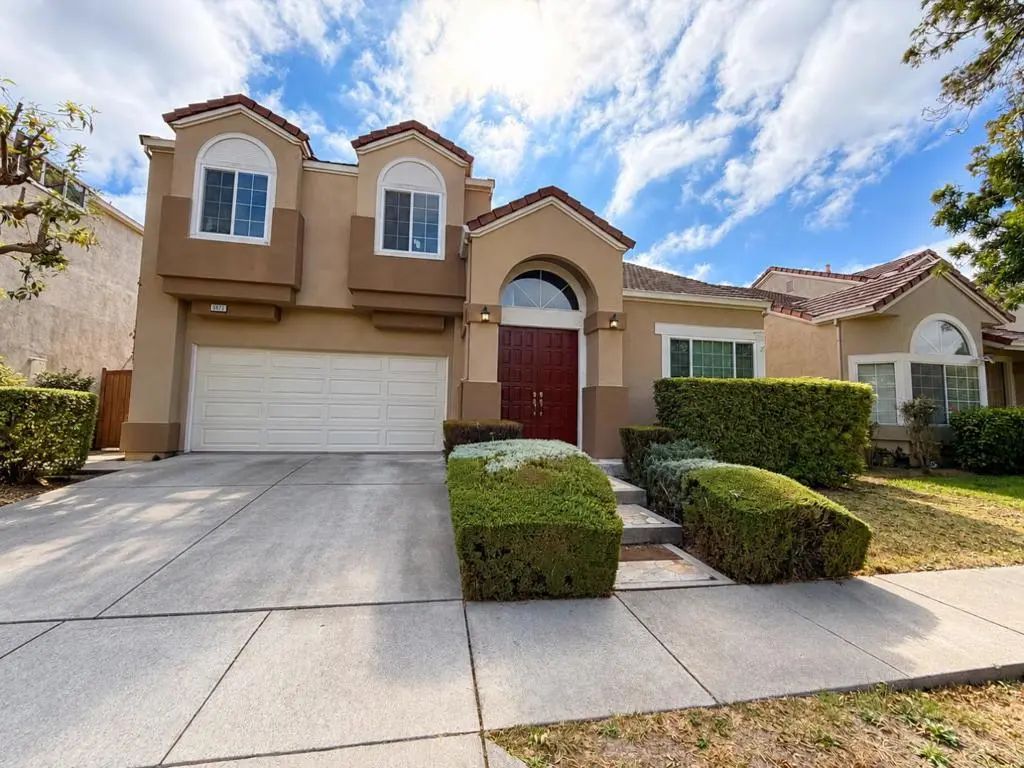 Residential Lease for rent at 5572 Tan Oak Drive, Fremont, CA featuring 4 beds and 3 baths