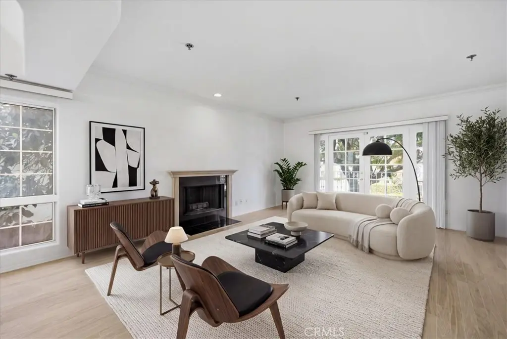 2205 S Bentley Avenue 102, Los Angeles, CA — listing photo 1