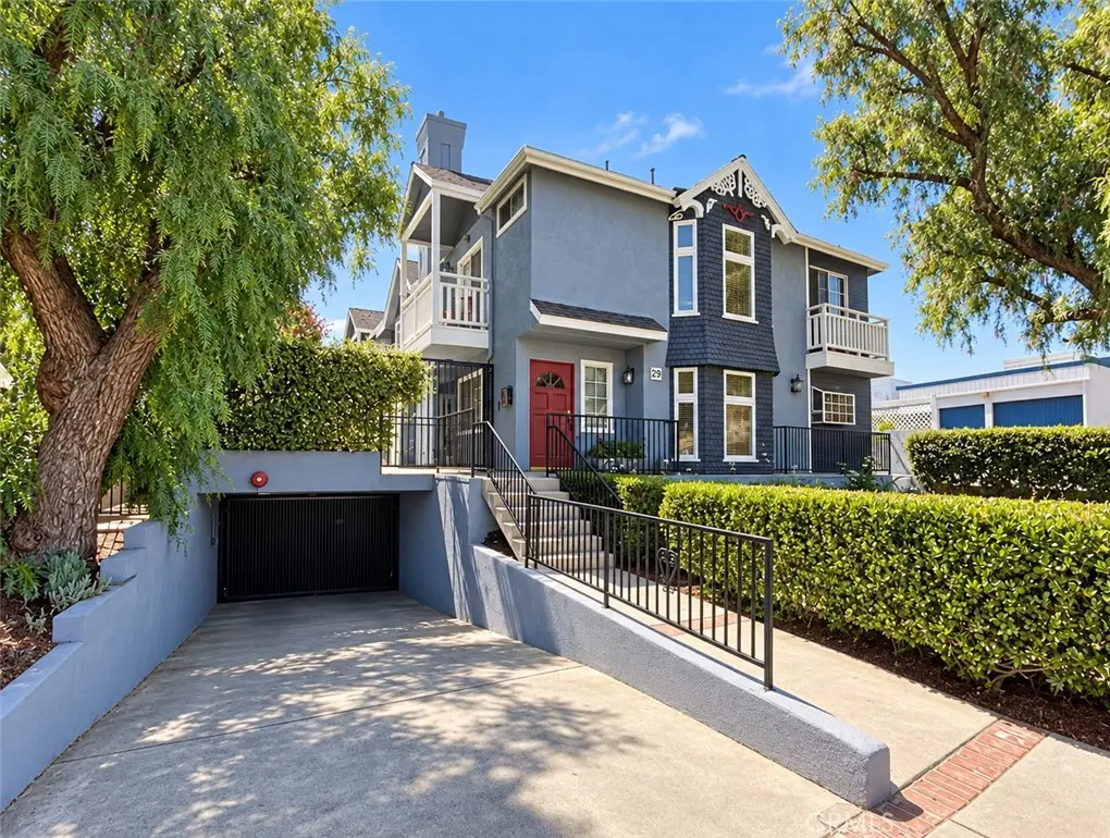 Townhouse for rent at 29 S Allen Avenue 102, Pasadena, CA featuring 2 beds and 3 baths