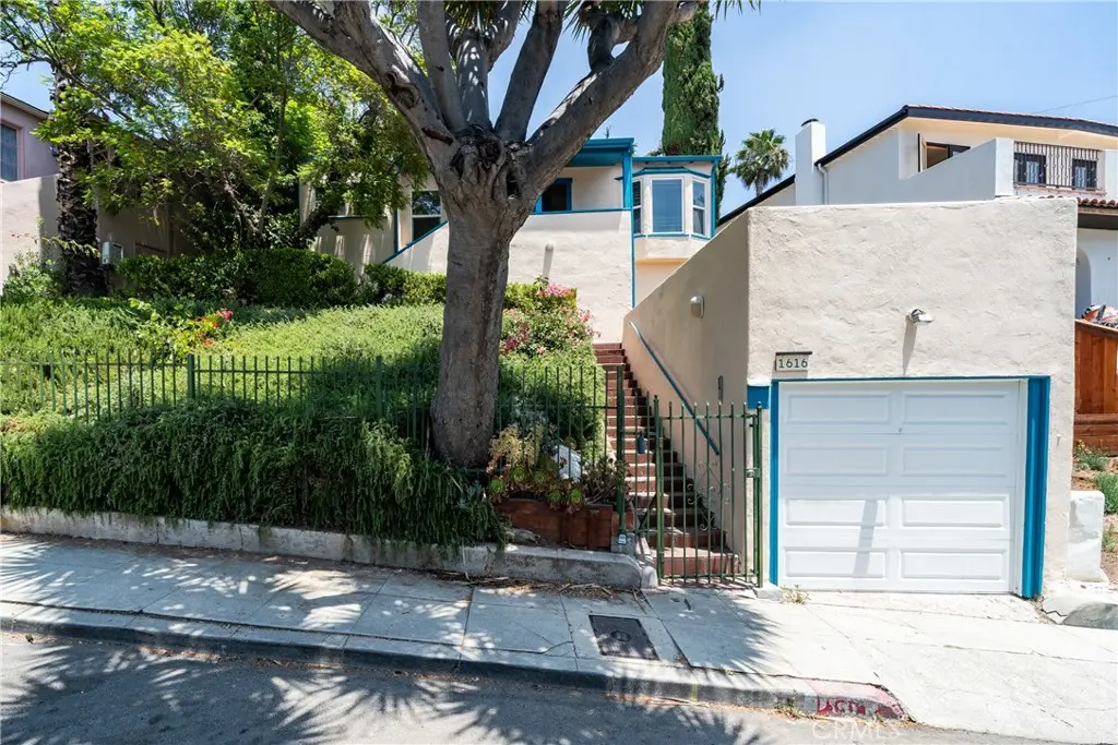 Single Family Residence for rent at 1616 Redcliff, Los Angeles, CA featuring 3 beds and 1 bath