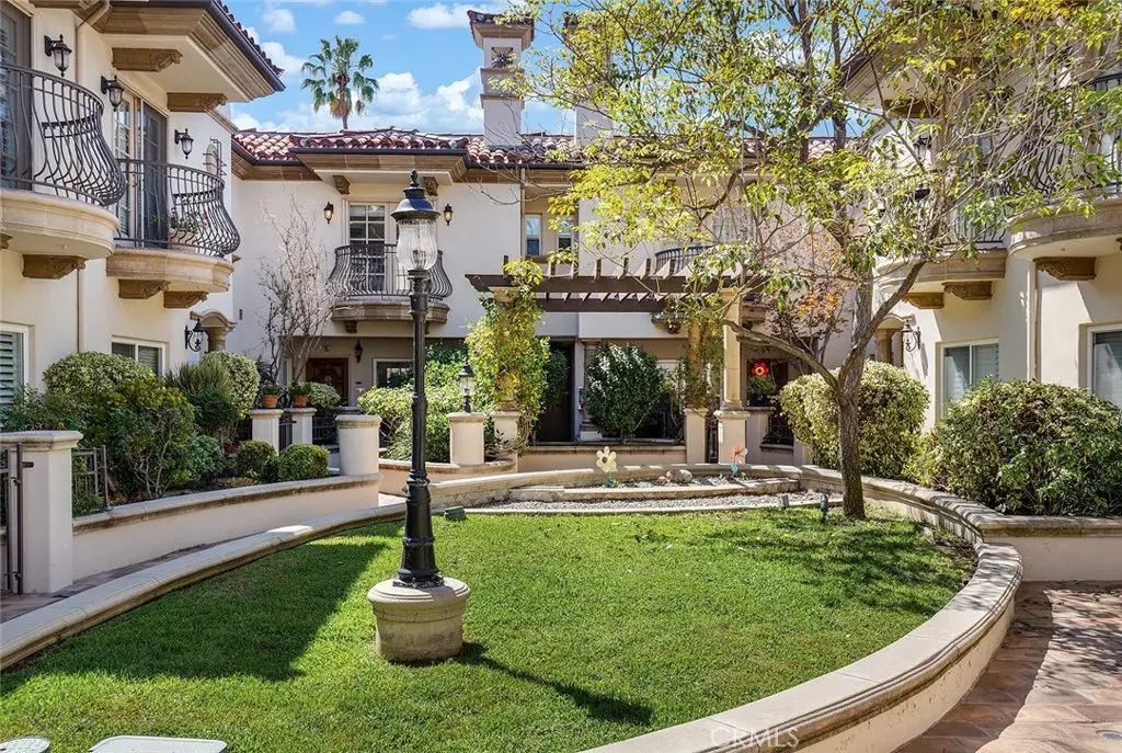 242 E Glenarm Street 5, Pasadena, CA — listing photo 1