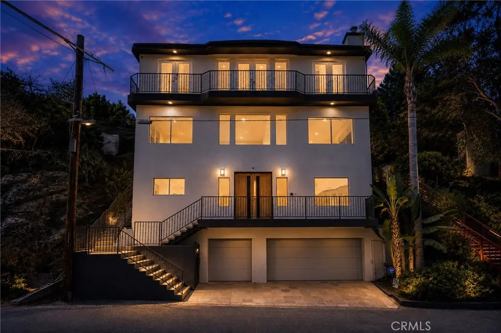 Single Family Residence for rent at 2927 Park Center, Los Angeles, CA featuring 5 beds and 4 baths