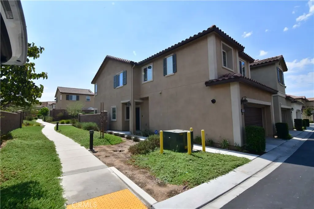 27371 Red Rock Rd, Moreno Valley, CA — listing photo 1