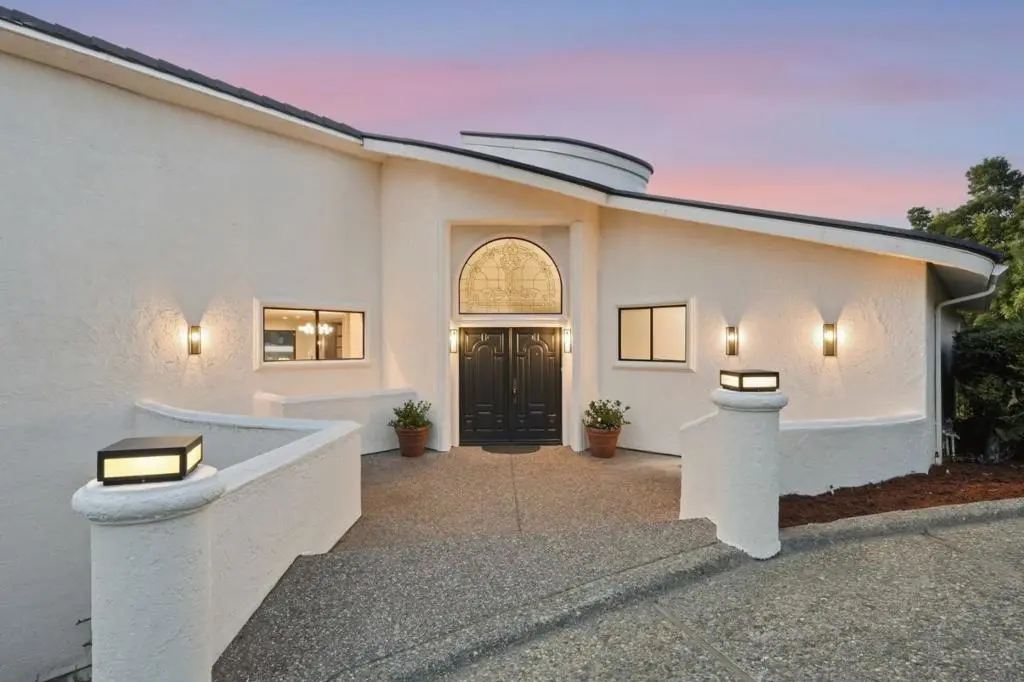 40 Eugenia Way, Hillsborough, CA — listing photo 1