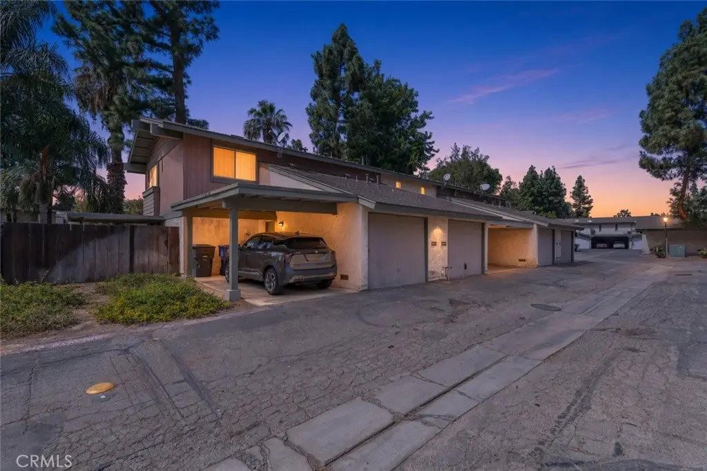 Residential Lease for rent at 4801 Jackson C, Riverside, Riverside County, CA featuring 3 beds and 2 baths