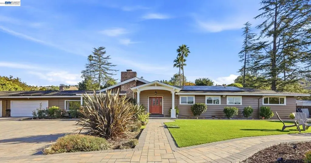Single Family Residence for sale at 116 Coral Dr, Orinda, CA featuring 6 beds and 3 baths