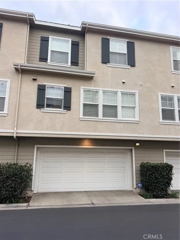 6227 Pacific Pointe, Huntington Beach, CA — listing photo 1