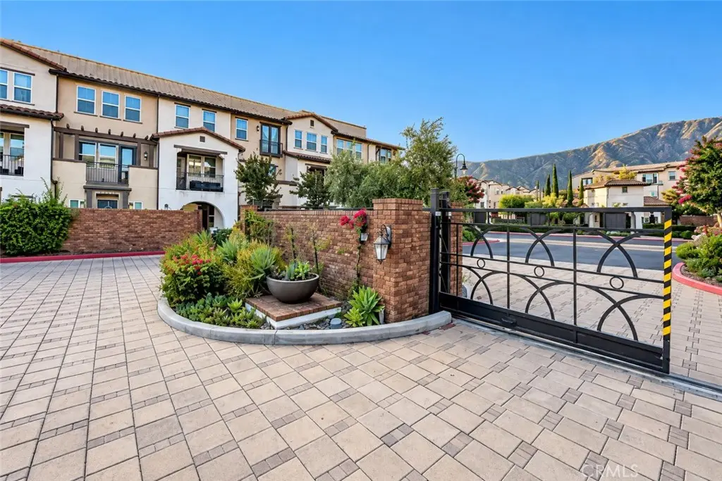 631 W Foothill 26, Glendora, CA — listing photo 1