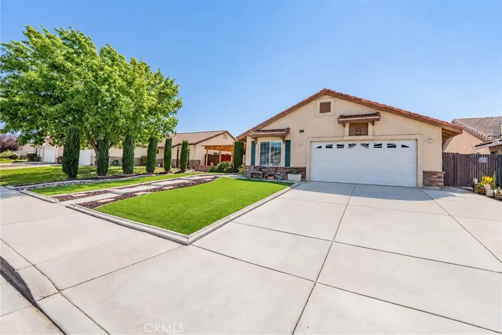 15999 Holly Brook, Victorville, CA — listing photo 1