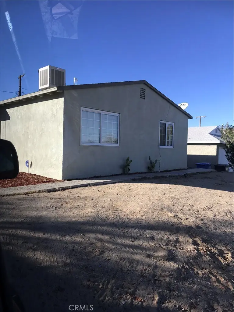 304 Maxine, Barstow, CA — listing photo 1