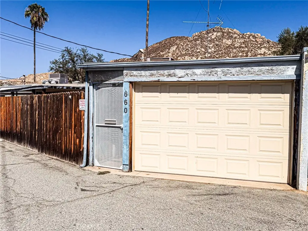 660 Gibbel, Hemet, CA — listing photo 1