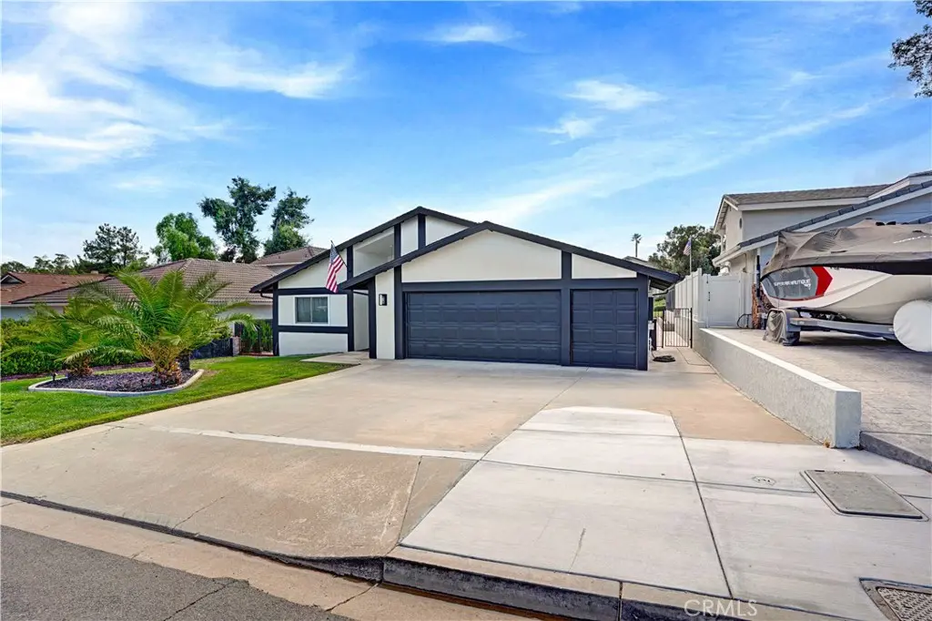 23189 Continental Drive, Canyon Lake, CA — listing photo 1