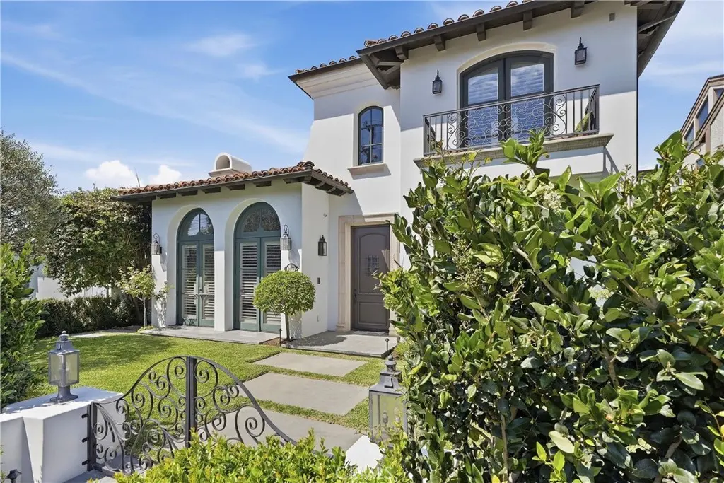 Single Family Residence for sale at 603 11th Street, Manhattan Beach, CA featuring 5 beds and 5 baths