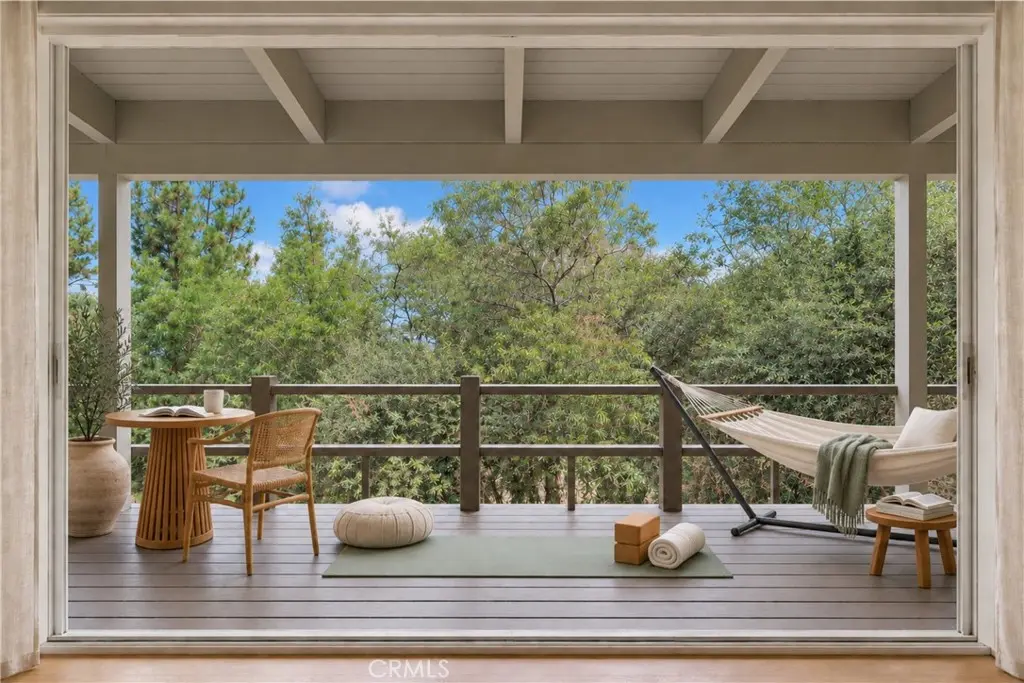 Single Family Residence for rent at 859 Saint Katherine Drive, La Canada Flintridge, CA featuring 4 beds and 4 baths