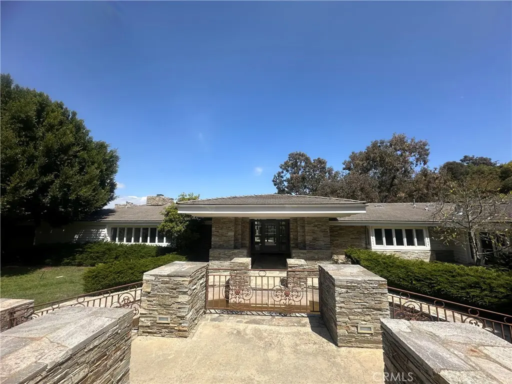 Single Family Residence for rent at 60 Crest Road E, Rolling Hills, CA featuring 5 beds and 6 baths