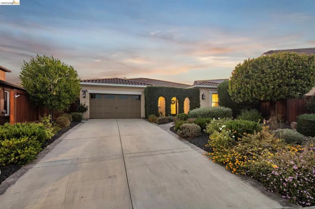 Single Family Residence for sale at 1770 Merlot Cir, Brentwood, CA featuring 2 beds and 3 baths