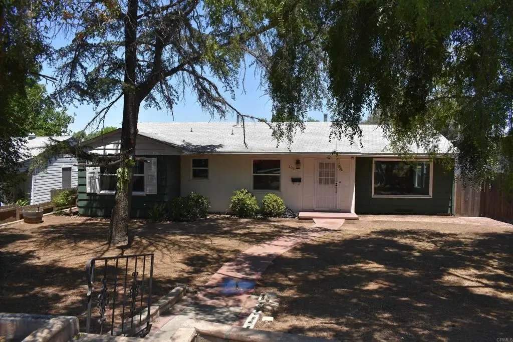 Single Family Residence for rent at 203 Bayview, Chula Vista, CA featuring 3 beds and 1 bath