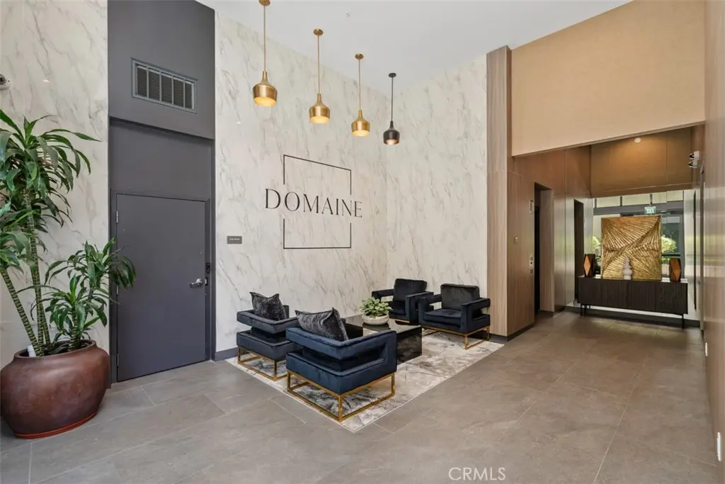 Condominium for sale at 39 S Los Robles Avenue 6017, Pasadena, CA featuring 1 bed and 1 bath