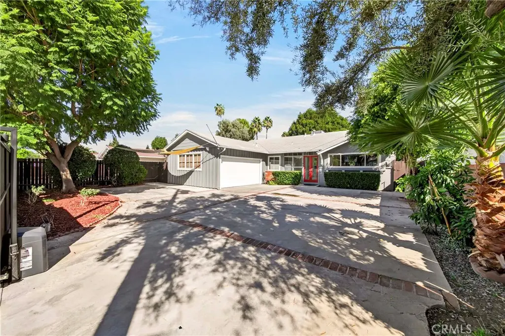 22817 Burbank Boulevard, Woodland Hills, CA — listing photo 1