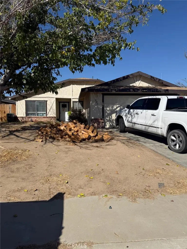 605 S Gold Canyon, Ridgecrest, CA — listing photo 1