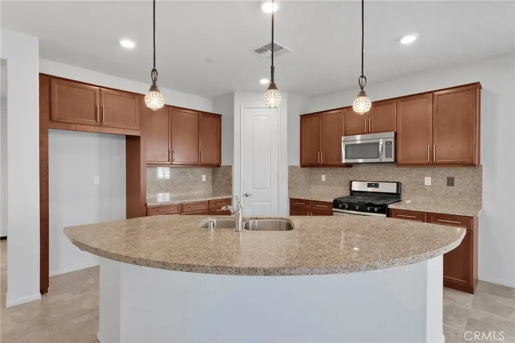 11351 Camden Street, Apple Valley, CA — listing photo 1
