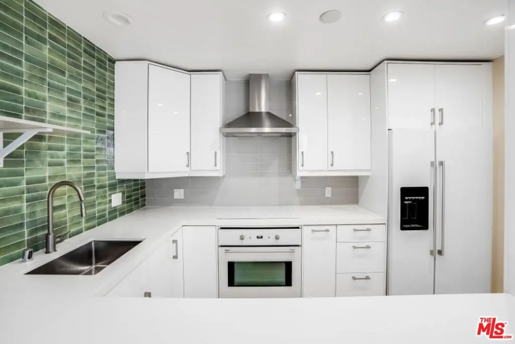 Condominium for sale at 10433 Wilshire Boulevard 405, Los Angeles, CA featuring 1 bed and 1 bath