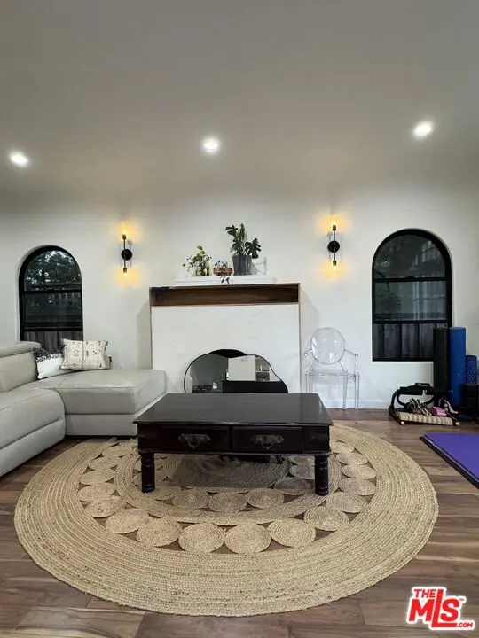Single Family Residence for rent at 731 N Laurel Avenue 2, Los Angeles, CA featuring 3 beds and 2 baths