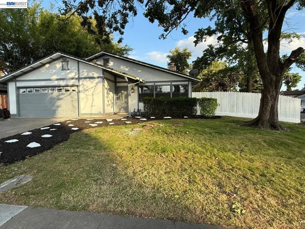 Single Family Residence for sale at 1450 Oak Nob Way, Sacramento, CA featuring 3 beds and 2 baths