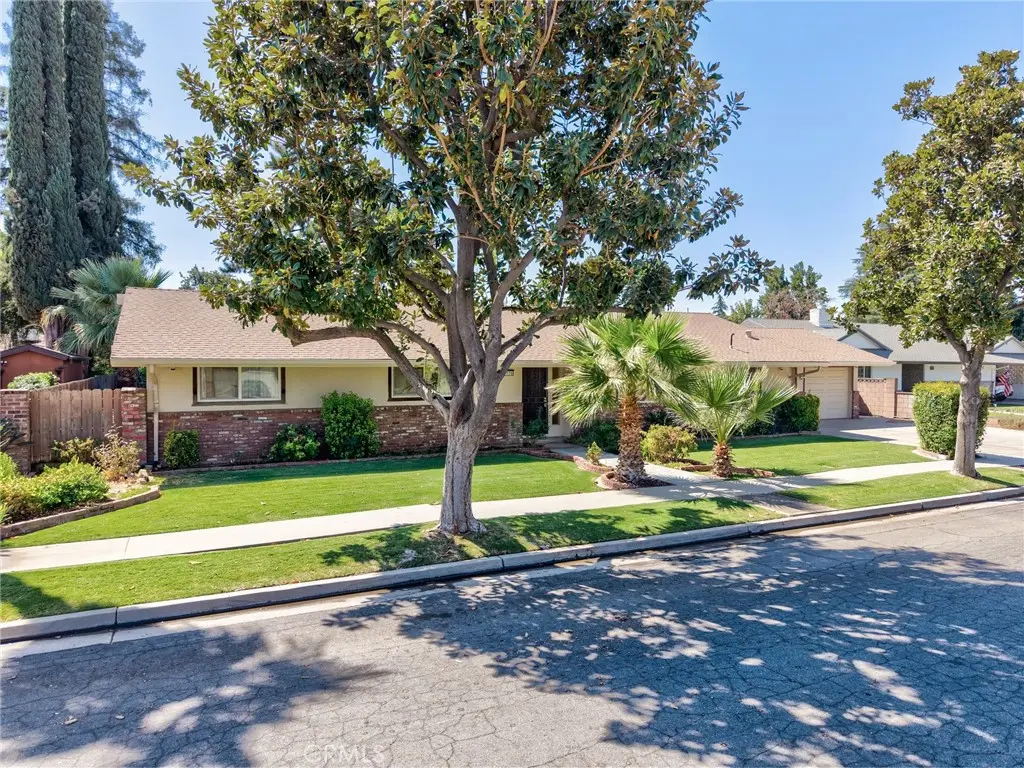 5170 E Huntington, Fresno, CA — listing photo 1