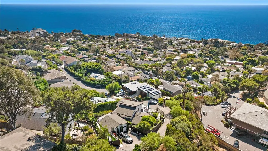 Single Family Residence for rent at 31502 Mar Vista, Laguna Beach, CA featuring 5 beds and 5 baths
