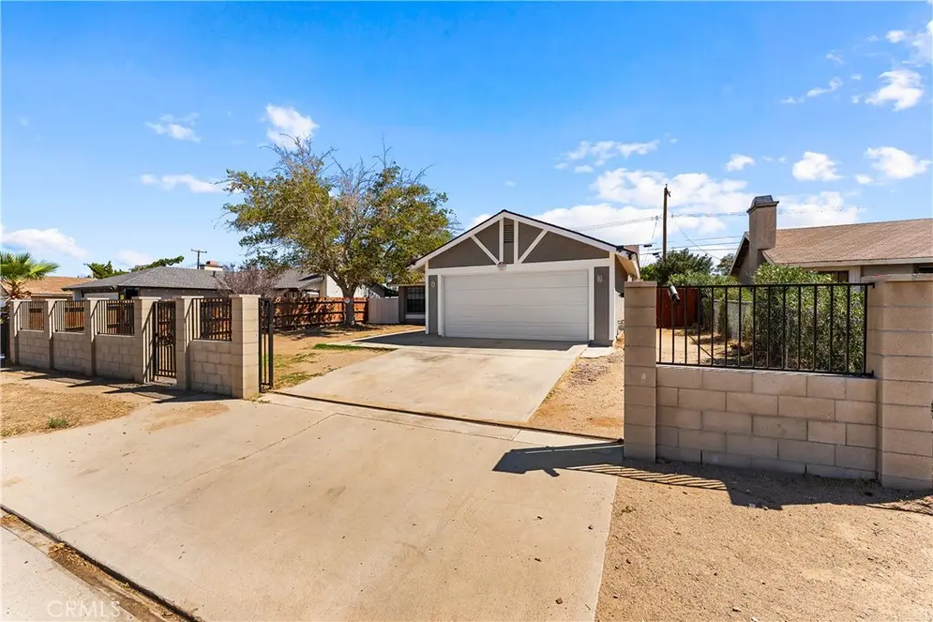 38470 Division, Palmdale, CA — listing photo 1