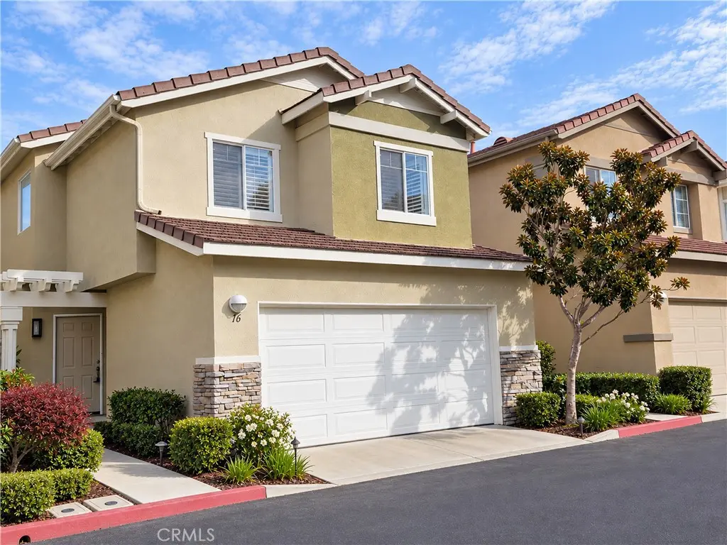 Condominium for sale at 16 Torres Pointe, Aliso Viejo, CA featuring 3 beds and 3 baths