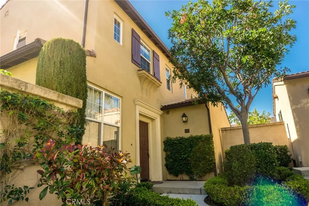 Condominium for rent at 99 Waterman 154, Irvine, CA featuring 3 beds and 3 baths